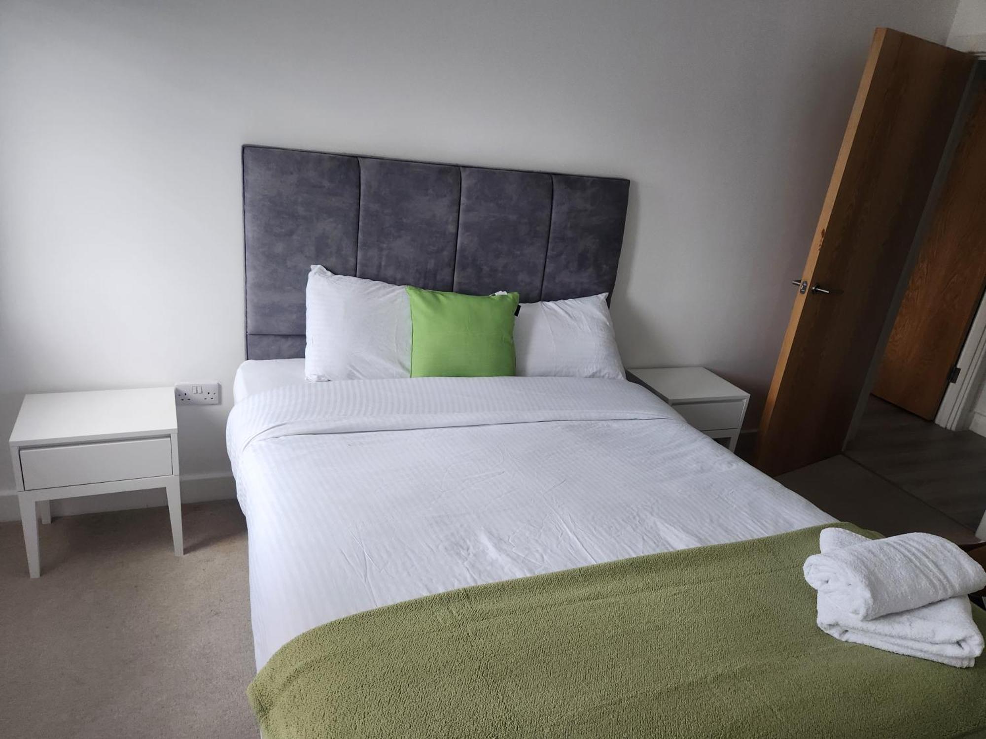Modern & Cozy 1bed Close To City Centre Apartment *